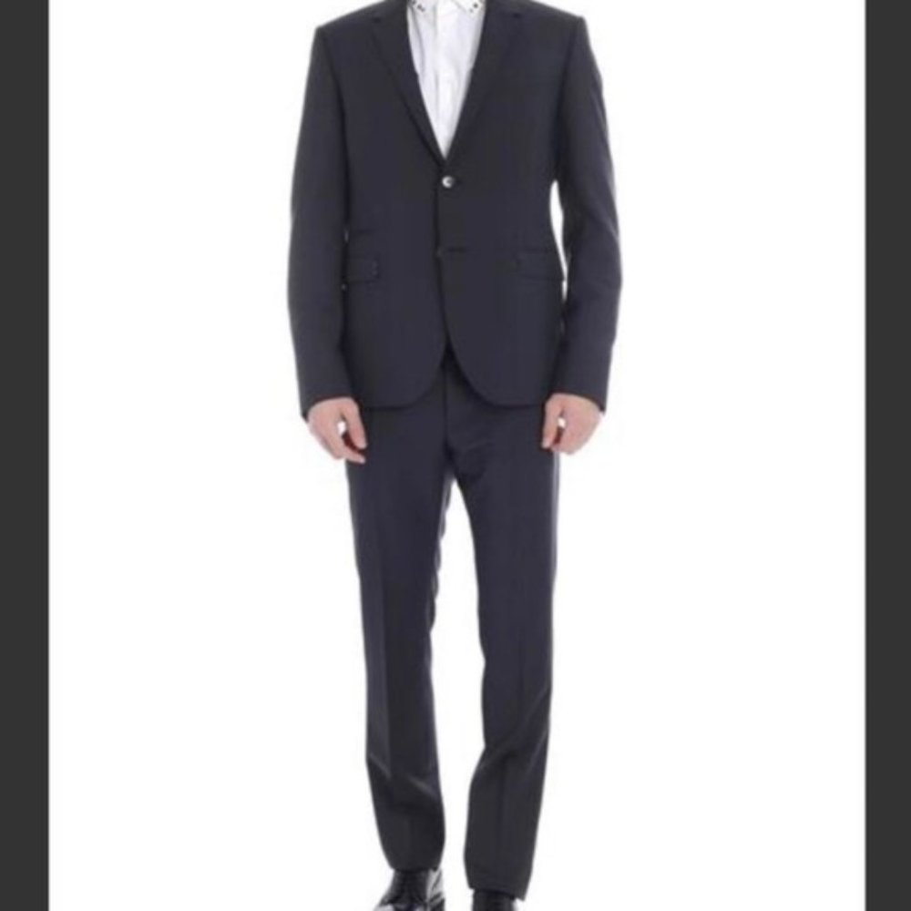 New With Tags Valentino men’s suit Retails $3,770